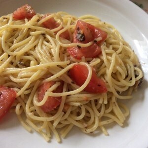 カフェ風❤バジル＆トマトのパスタ♪（アンチョビ）